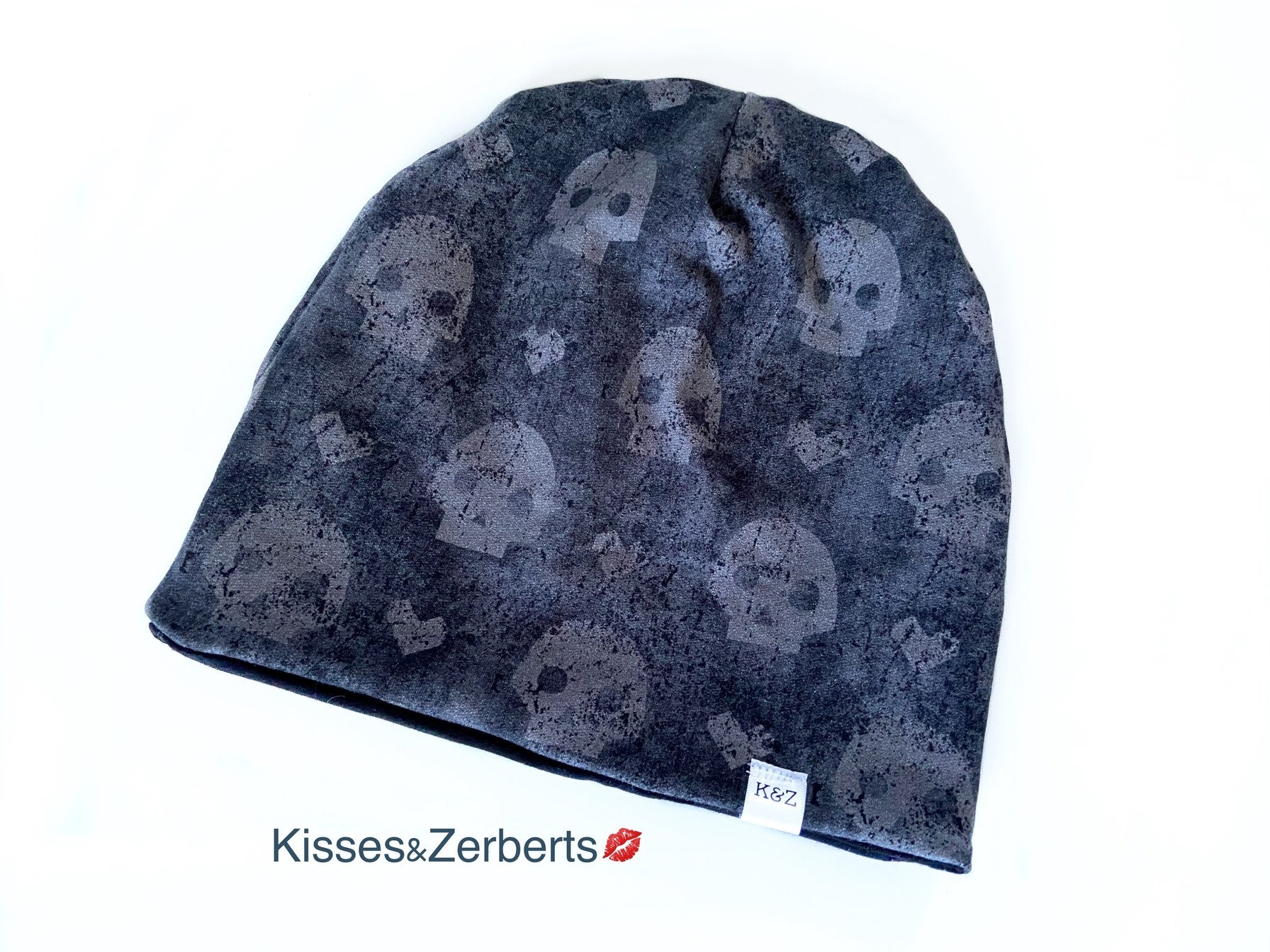 Adult Medium Skull & Hearts Reversible Slouchy Beanie