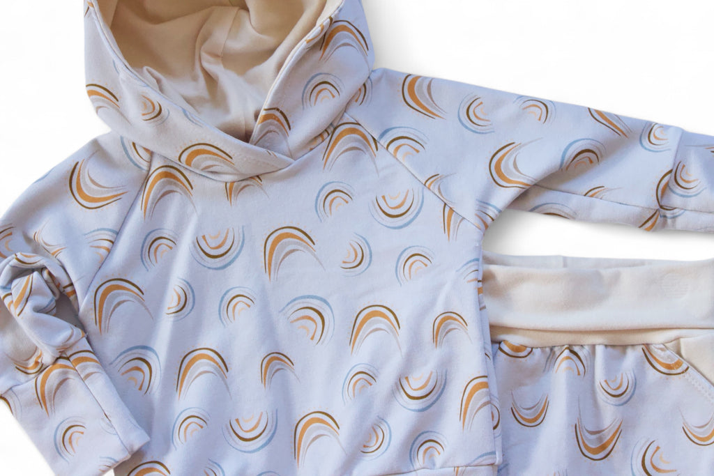 3-12m Neutral Rainbows Outfit - Grow With Me