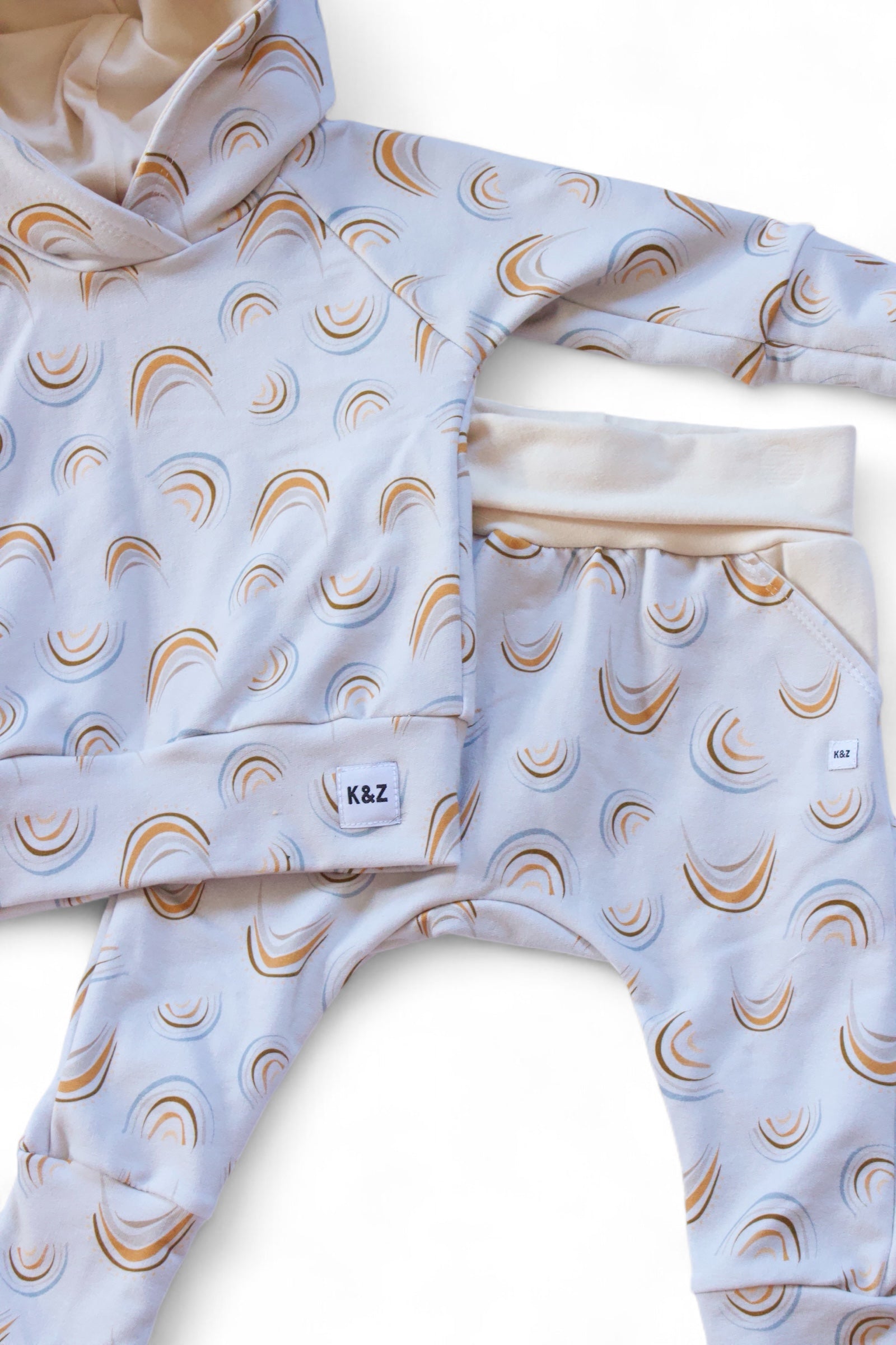 3-12m Neutral Rainbows Outfit - Grow With Me