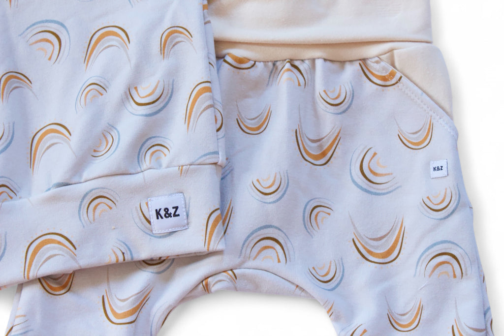 3-12m Neutral Rainbows Outfit - Grow With Me