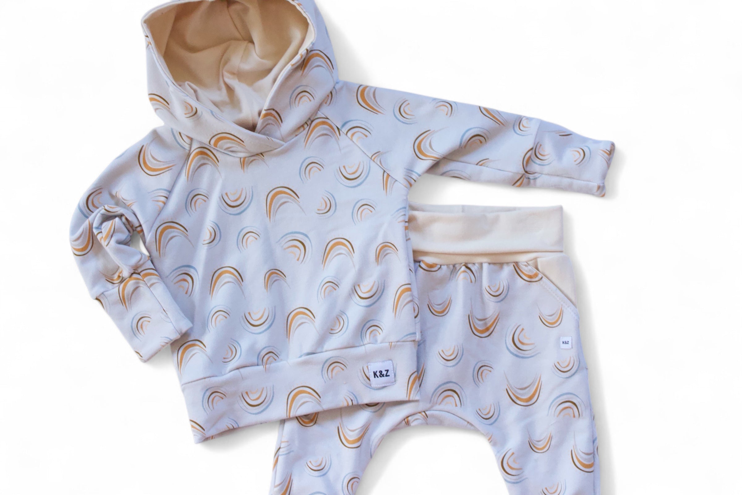 3-12m Neutral Rainbows Outfit - Grow With Me