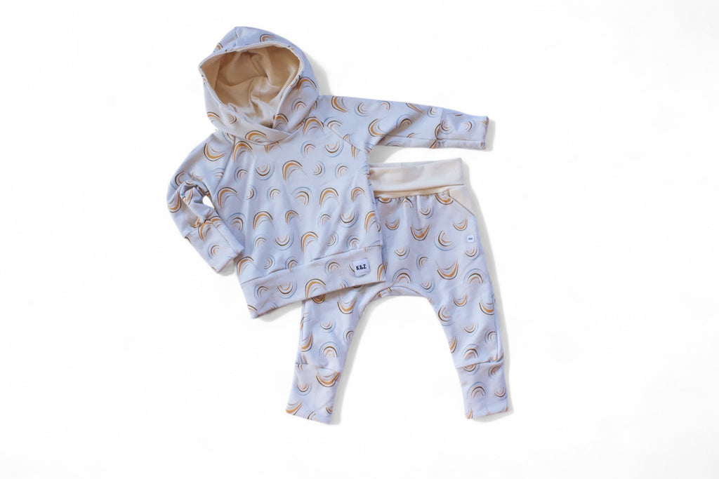 3-12m Neutral Rainbows Outfit - Grow With Me