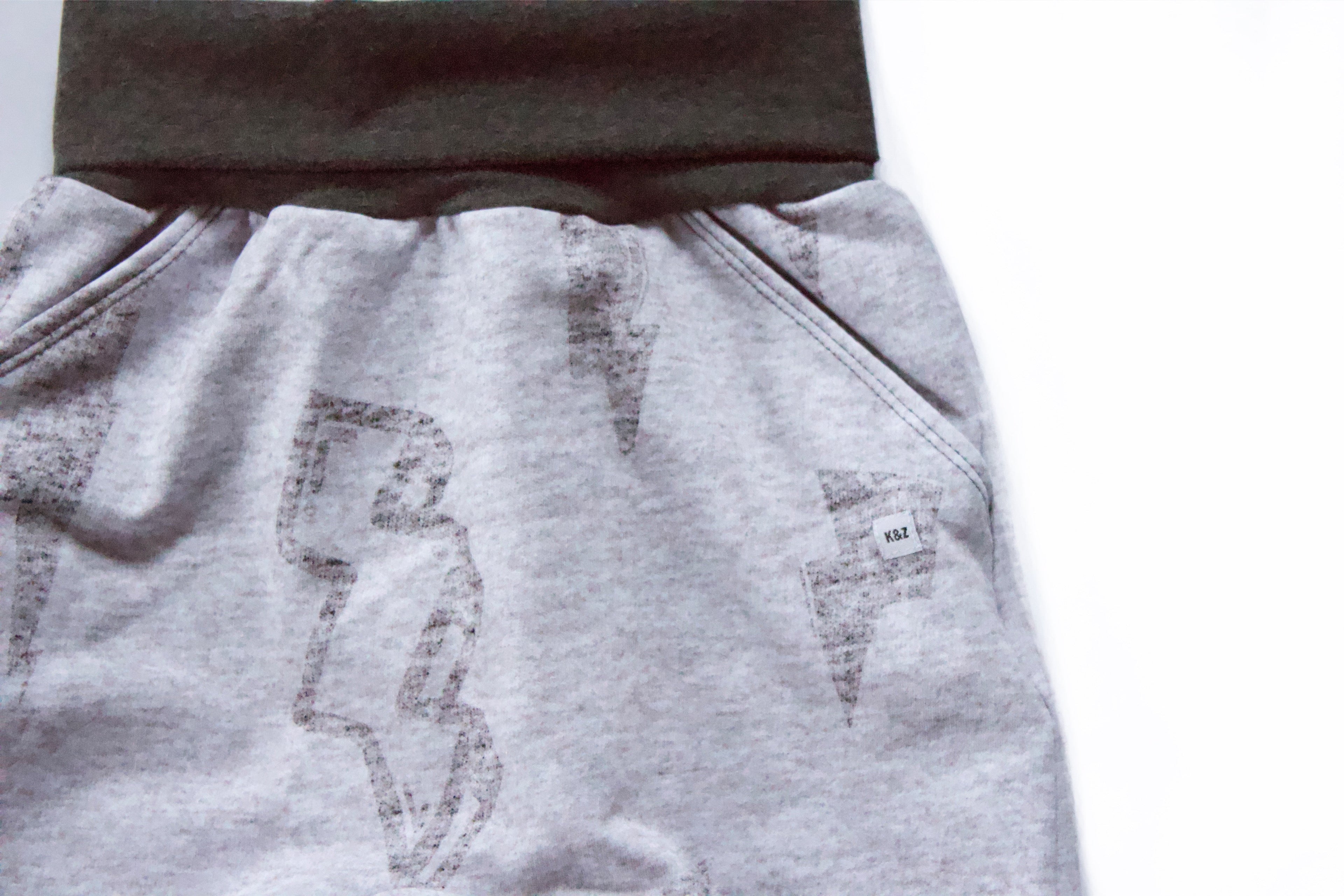 3-6y Light Grey Lightning Outfit - Grow With Me