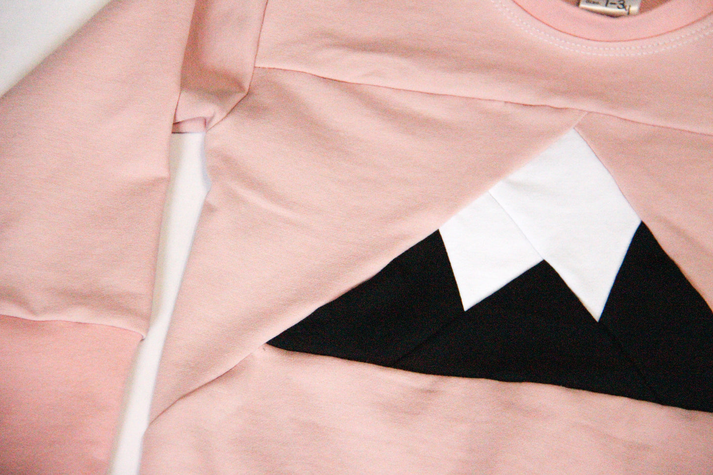 Mountain Grow Front Sweater - Pink